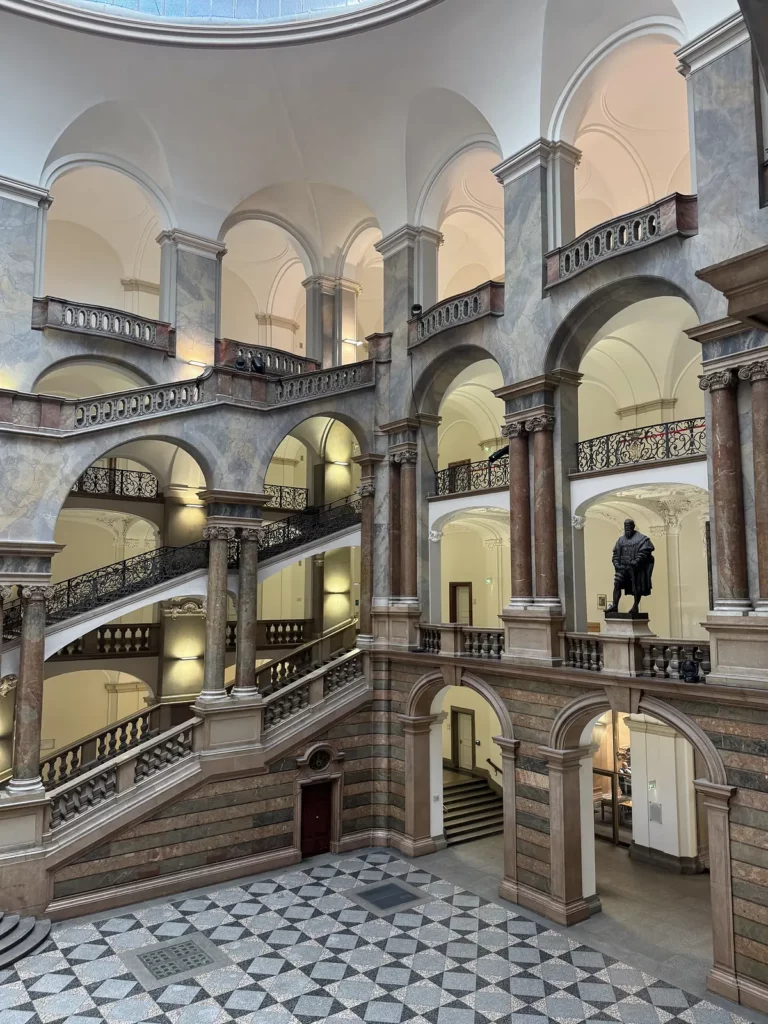 Justizpalast München: Arkadengalerien der Treppenhalle